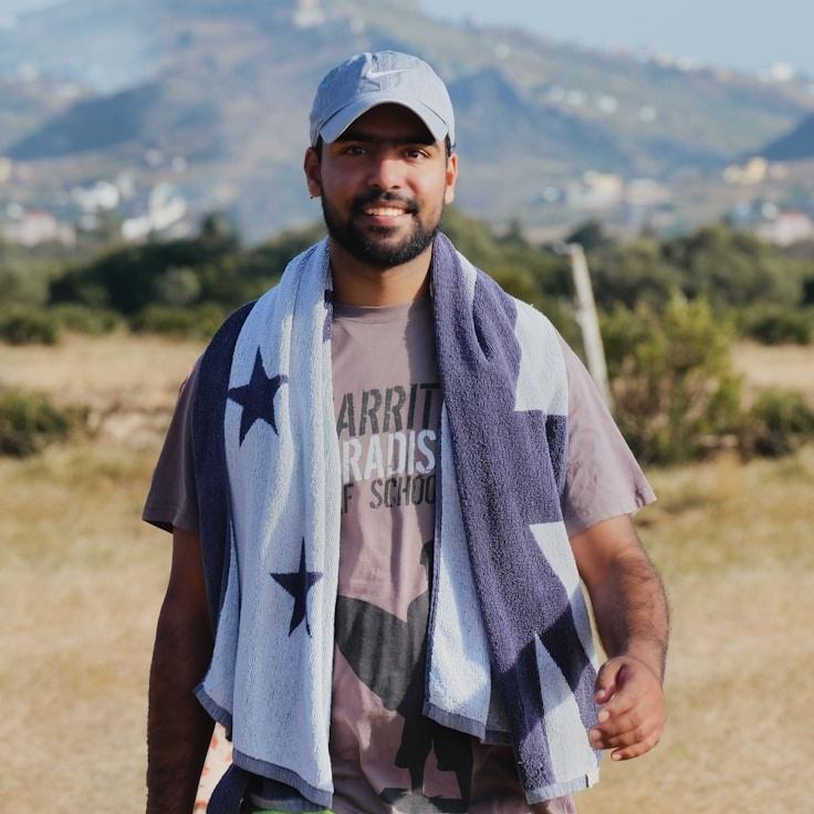 Portrait of Ananya meditation instructor